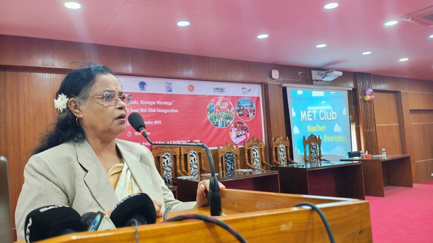 CE of JAGO NARI Hosne Ara Hasi speaking at the inaugural ceremony of the Met Club