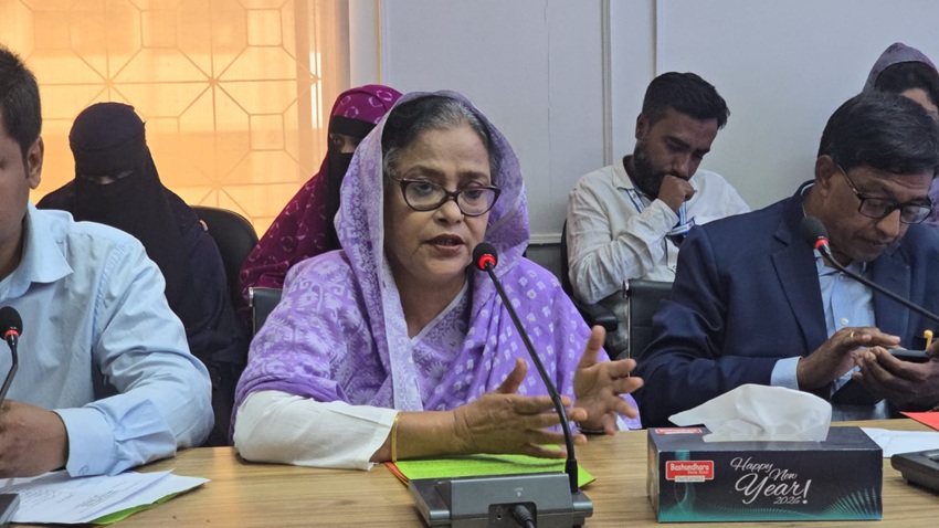 JAGO NARI CE Hosne Ara Hasi is speaking at the meeting.