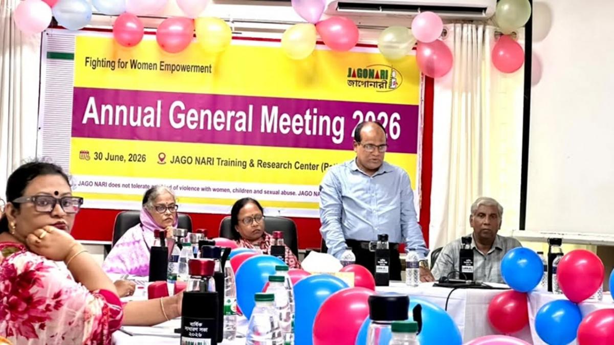 Advisory Council Member Dr. Matiur Rahman speaking at the JAGO NARI Annual General Meeting