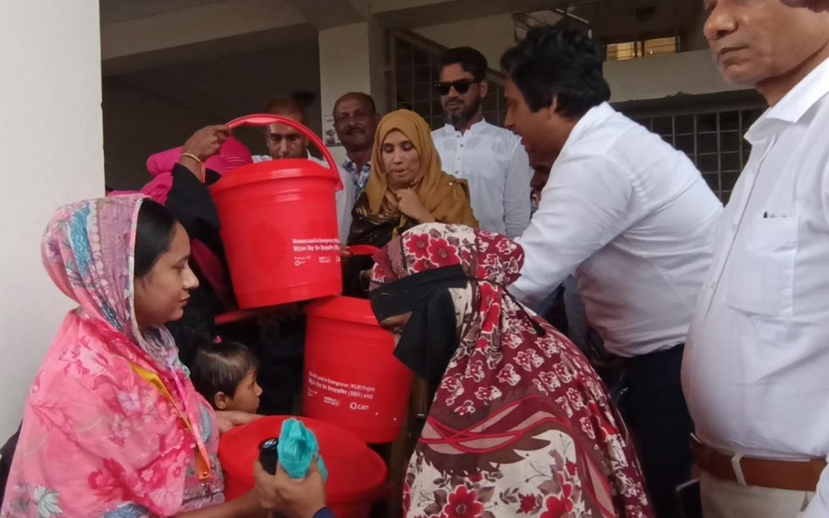 Distribution of emergency hygiene kits and essential items among affected families