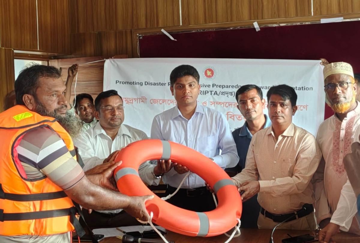 Distributing Safety Equipment to Fishermen to Ensure Safe Sea Voyages